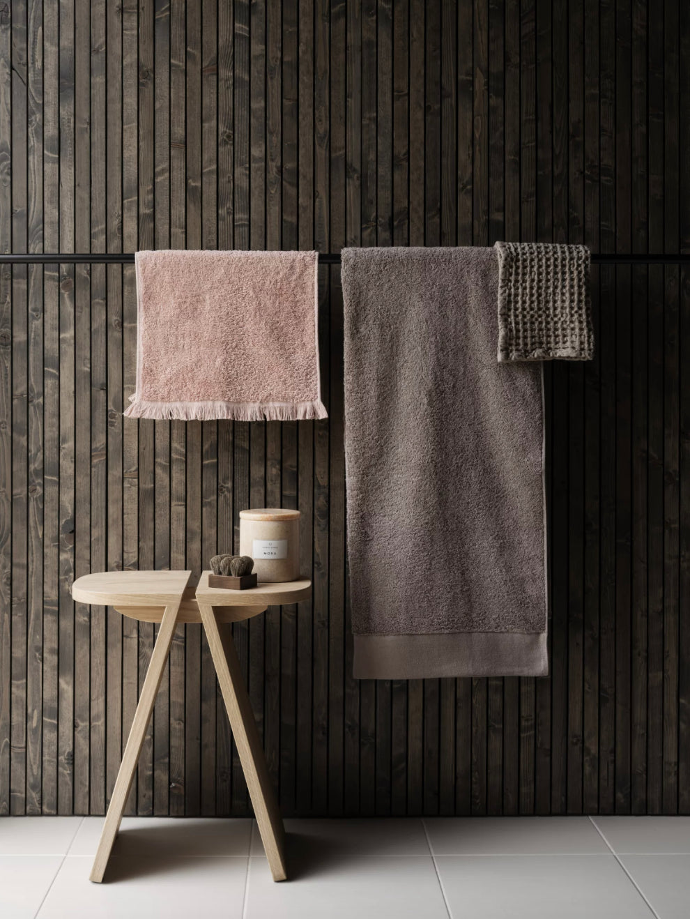 Tabouret en chêne Miyaké - 2 coloris