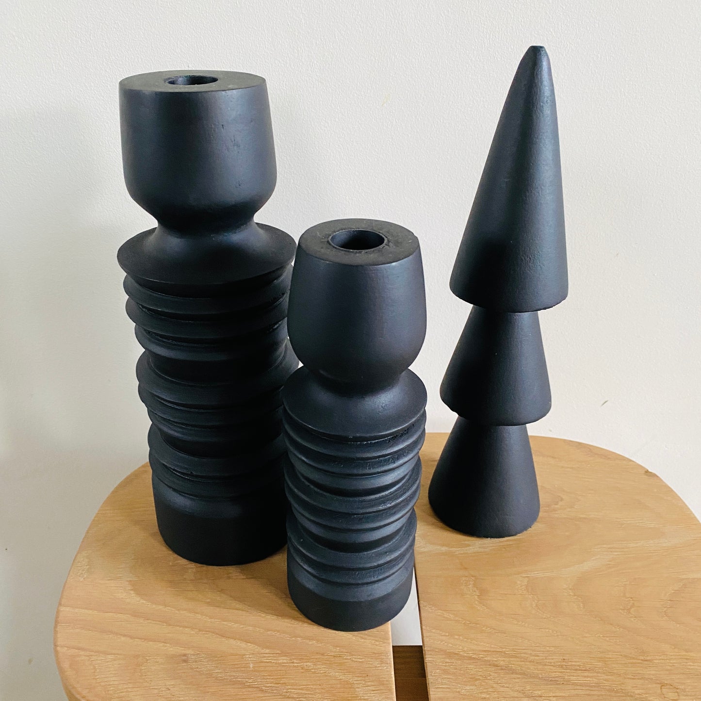 Bougeoirs décoratifs en bois noir