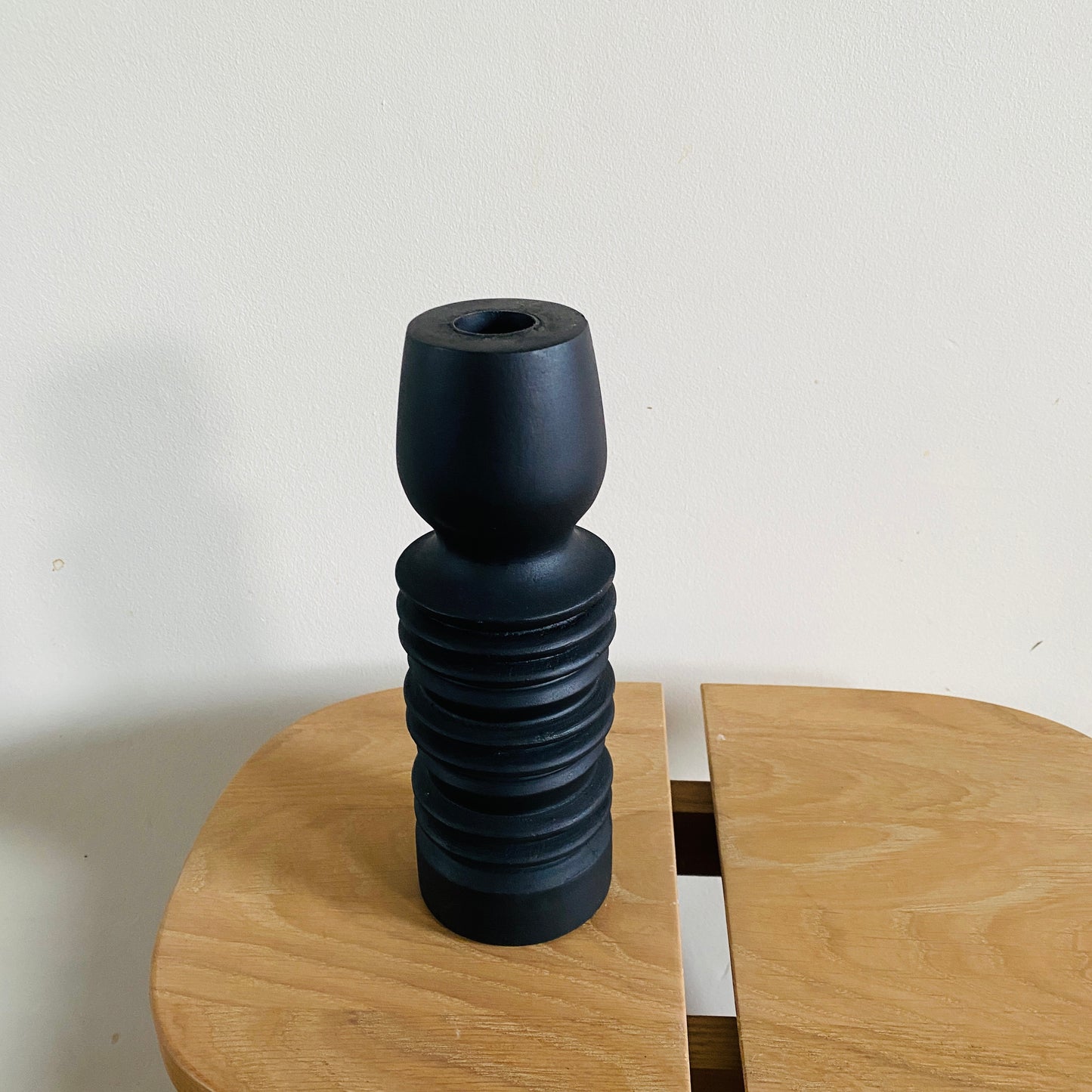 Bougeoirs décoratifs en bois noir